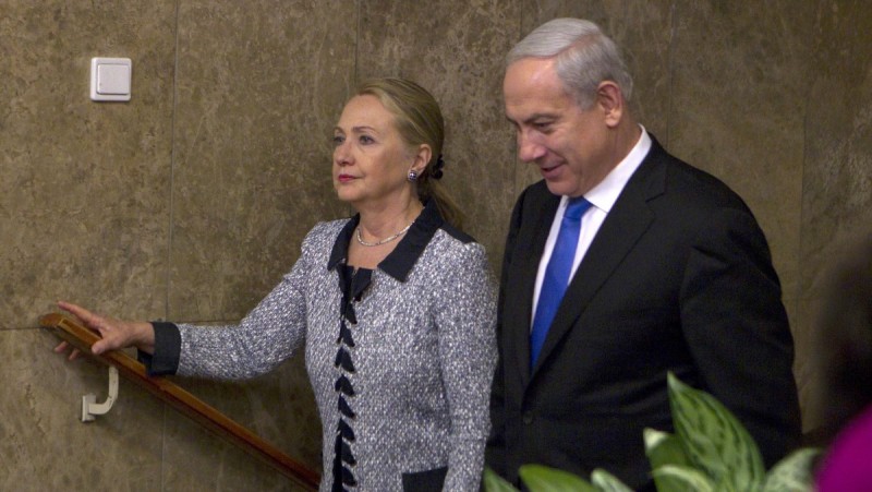 Israel's Prime Minister Benjamin Netanyahu walks with U.S. Secretary of State Hillary Clinton upon her arrival to their meeting in Jerusalem November 20, 2012. (REUTERS/Baz Ratner) (JERUSALEM)