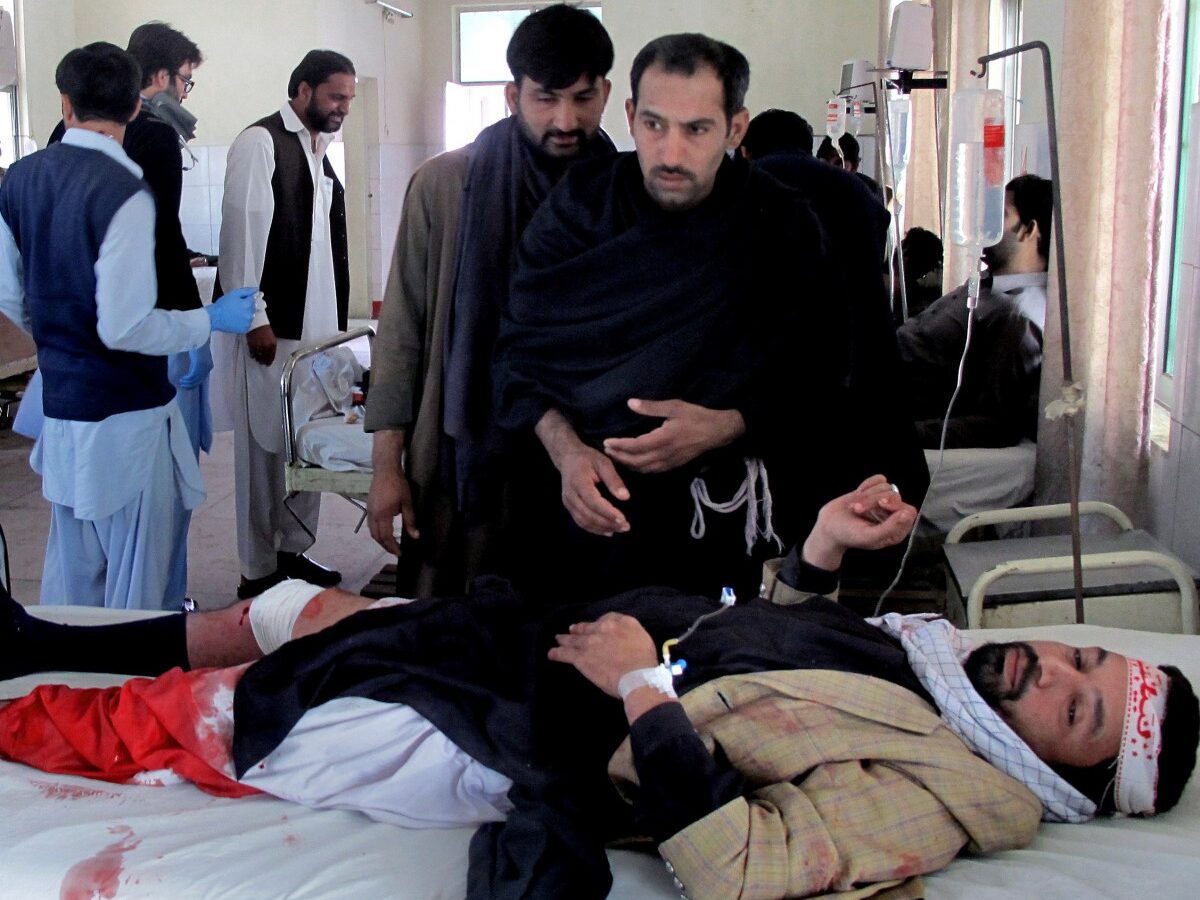 Injured victims of a bomb blast are treated at a local hospital in Dera Ismail Khan, Pakistan, Sunday, Nov. 25, 2012. (AP Photo/Ishtiaq Mahsud)
