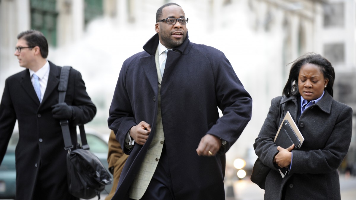 In this Jan. 7, 2013 file photo, former Detroit Mayor Kwame Kilpatrick, center, heads to federal court in Detroit. (AP Photo/Detroit News,David Coates)