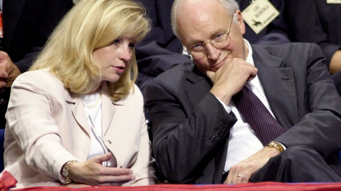 Dick Cheney talks with daughter, Elizabeth, after arriving at the convention center on the first day of the Republican National Convention in Philadelphia on Monday, July 31, 2000. (AP Photo/Elise Amendola)