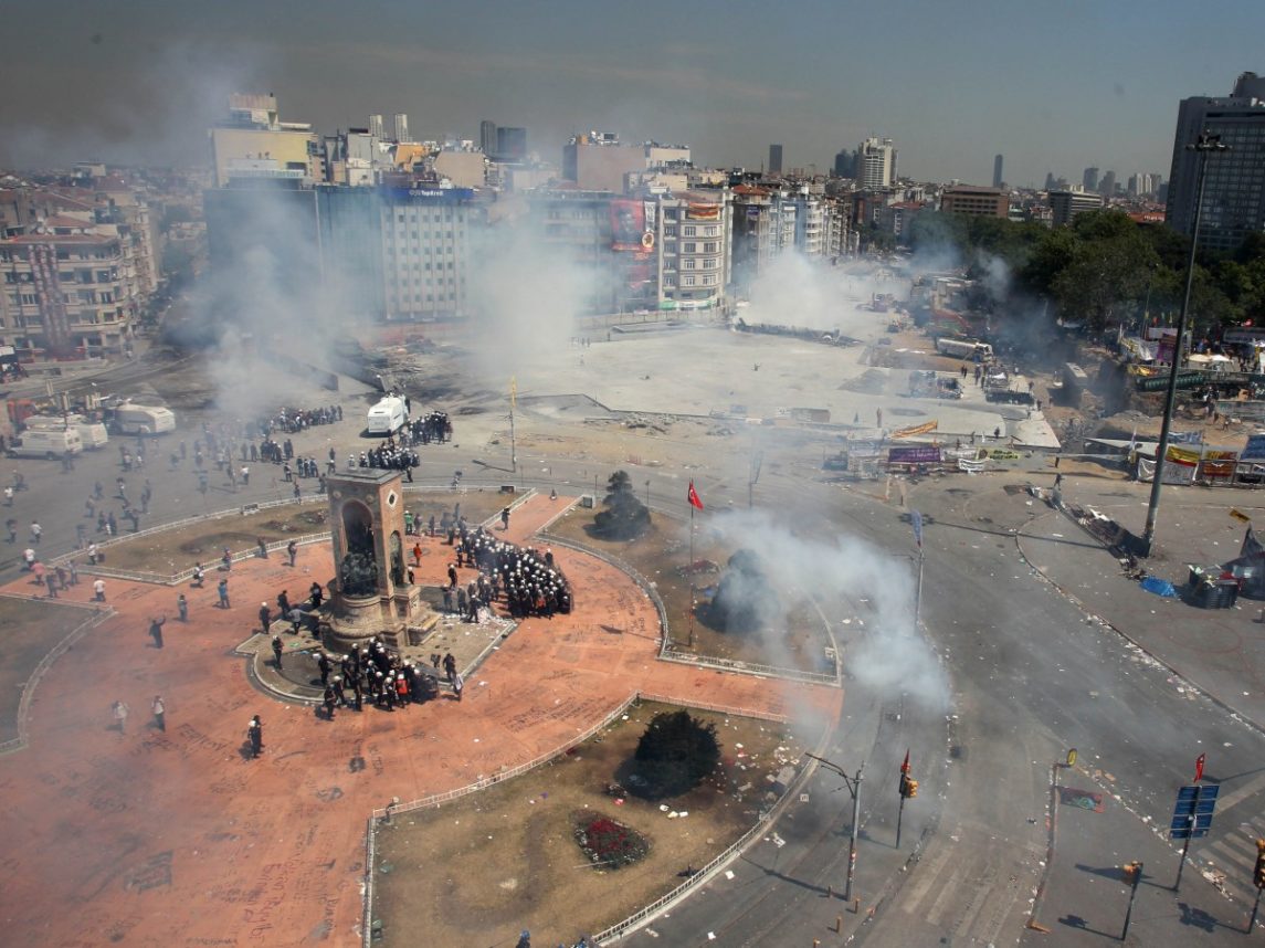 Turkish Riot Police Gain Ground In Istanbul Street Battles