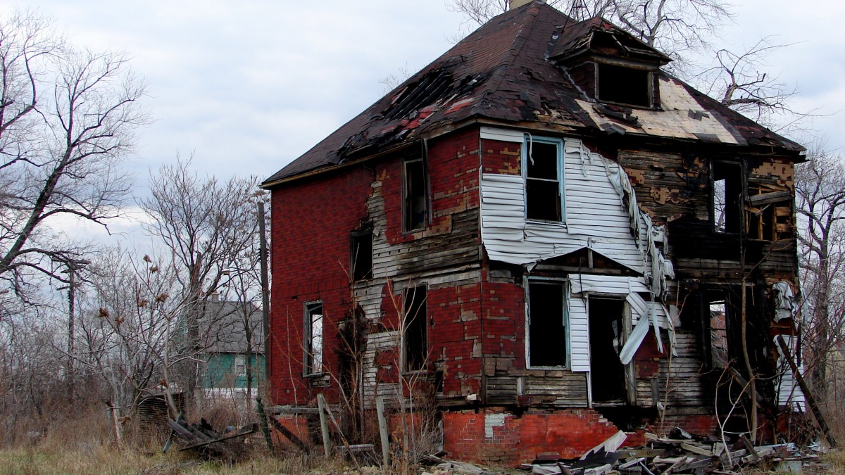 A decaying house in Detroit, Mich. A full third of the city is now vacant. (Photo/Angie Linder via Flickr)