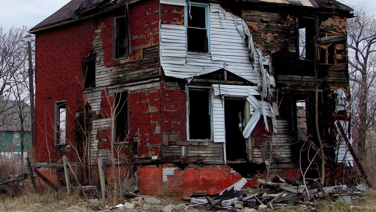 A decaying house in Detroit, Mich. (Photo/Angie Linder via Flickr)