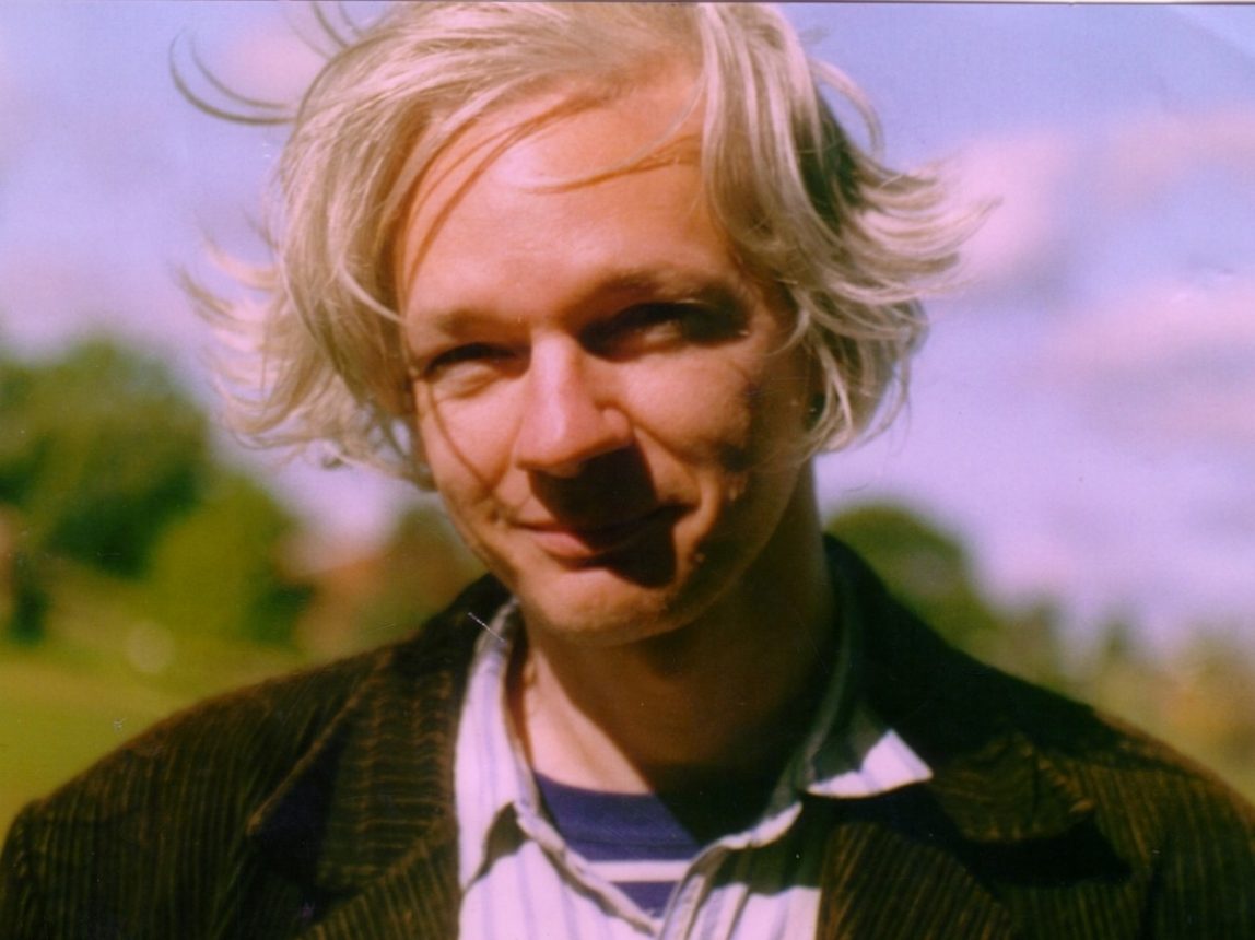 Snowden Affair Puts Julian Assange Back In US Investigators’ Crosshairs