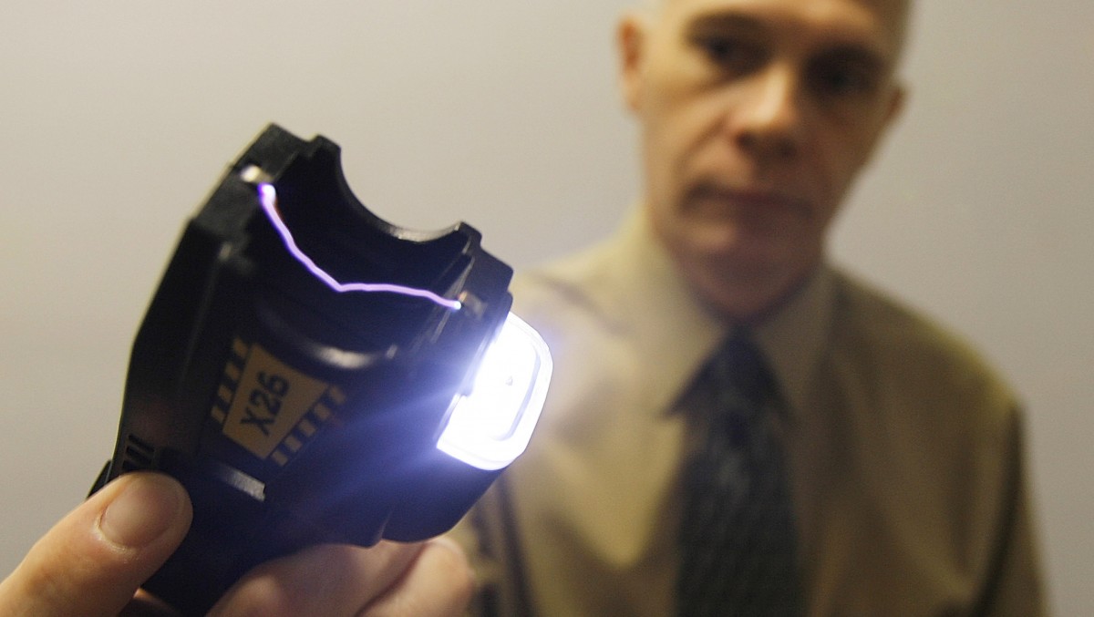 Police Chief John Martin demonstrates a Taser in Brattleboro, Vt., Thursday, Aug. 16, 2007.   (AP Photo/Toby Talbot)