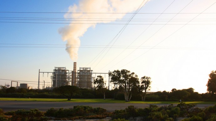 A coal-fired power plant in Oxnard, Calif. (Photo/Rennett Stowe via Flickr)