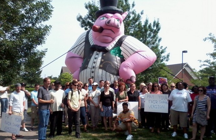 Protestors at a June 9, 2011 rally in Dublin, Ohio, decrying Verizon's exemption from paying federal taxes. (Photo/ProgressOhio via Flickr)