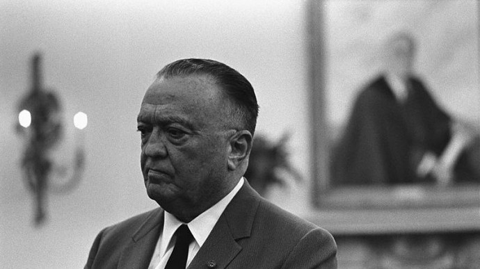 FBI Director J. Edgar Hoover in the Oval Office og the White House in Washington, DC on July 24, 1997. (Photo/Yoichi R. Okamoto via Wikimedia Commons)