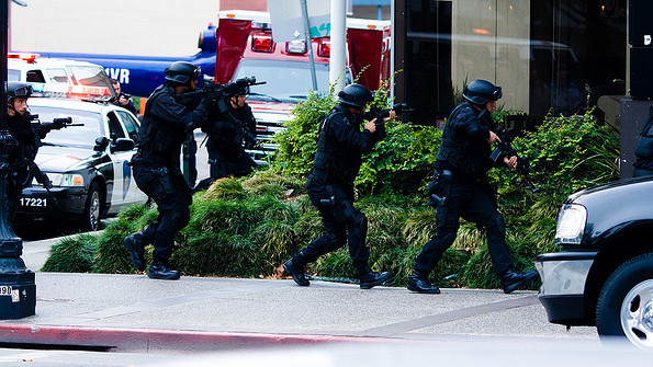 Members of the SWAT team in Oakland, California in a photo taken on Nov. 10, 2009. (Photo/Kanaka Menehune via Flickr)