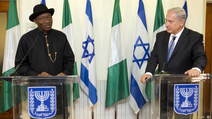 Israeli Prime Minister Benjamin Netanyahu, right, and Nigerian President Goodluck Jonathan, speak during a press conference at the Prime Minister's Office in Jerusalem, Monday, Oct. 28, 2013. (AP Photo/Abir Sultan, Pool)