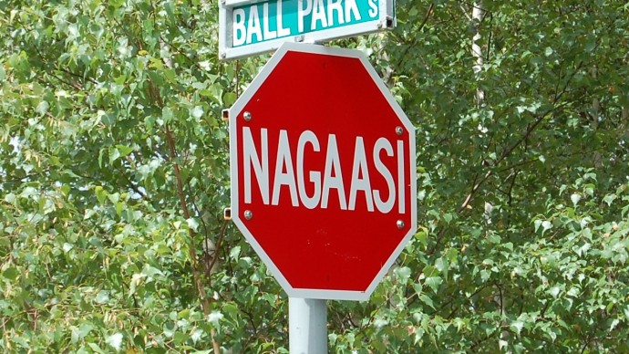 "NAGAASI" stop sign in the Mi'Kmaq (Algonquin) language in the Elsipogtog First Nation, New Brunswick, Canada on August 13, 2008 . (Photo/Verne Equinox via Wikimedia Commons)