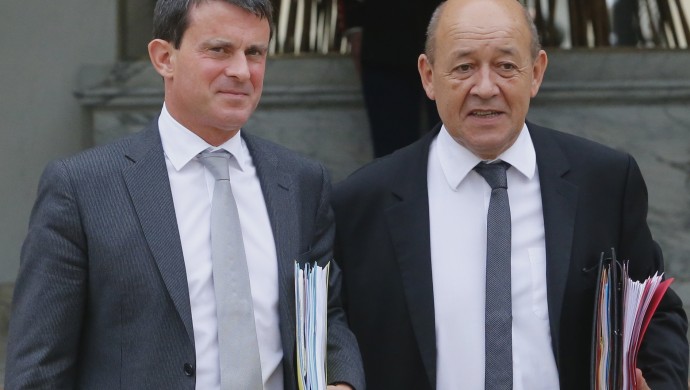 French interior Minister Manuel Valls, left, and French Defense Minister Jean-Yves Le Drian leave the weekly cabinet meeting at the Elysee Palace in Paris, Wednesday, Sept. 11 2013. (AP Photo/Jacques Brinon)