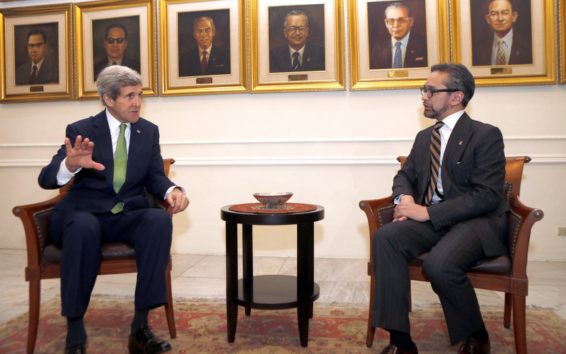 U.S. Secretary of State John Kerry, left, talks with Indonesian Foreign Minister Marty Natalegawa, right , during a meeting at the Pancasila building in Jakarta, Indonesia Monday, Feb. 17, 2014, in Jakarta. (AP Photo/Adi Weda, Pool)
