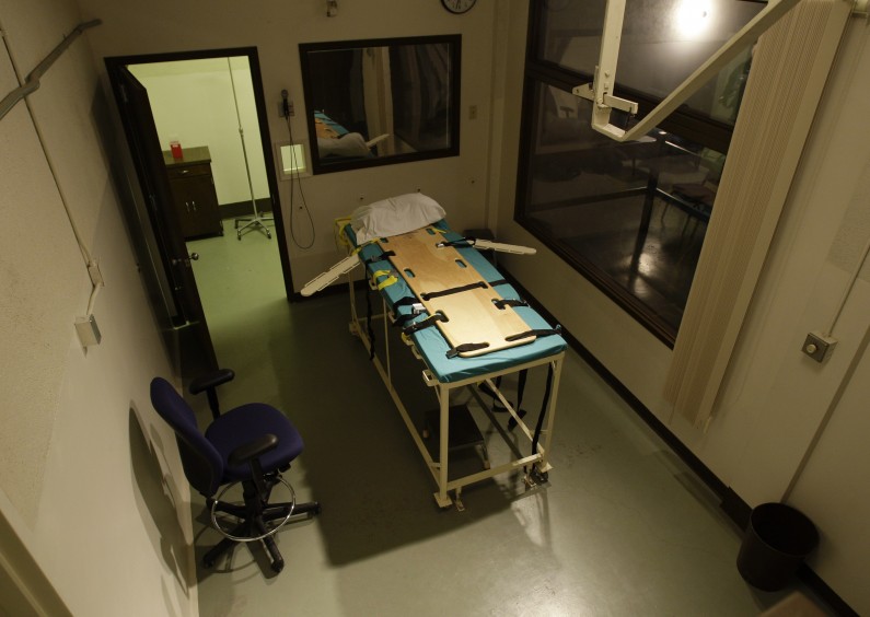 The execution chamber at the Washington State Penitentiary is shown with the witness gallery behind glass at right, in Walla Walla, Wash. Gov. Jay Inslee announced Tuesday, Feb. 11, 2014, that he is suspending the use of the death penalty in Washington state, but the moratorium does not commute the sentences of people currently condemned to death. (AP Photo/Ted S. Warren, File)
