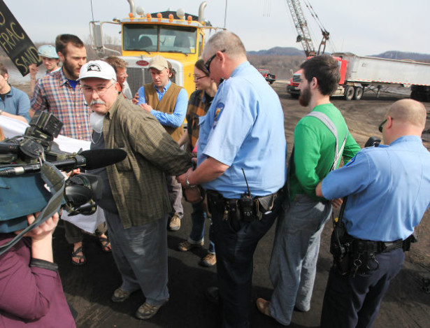 Anti-frac sand activist Steve Clemens being arrested