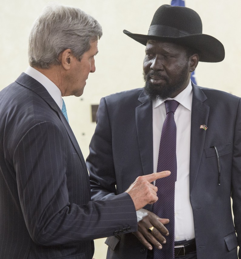 South Sudan's President Salva Kiir Mayardit (R) meets with US Secretary of State John Kerry at the President's Office in Juba, South Sudan, on May 2, 2014. Kerry landed in South Sudan May 2 to demand a ceasefire in a brutal four-month-old civil war that has sparked dire warnings of genocide and famine. AFP PHOTO / POOL / Saul LOEB