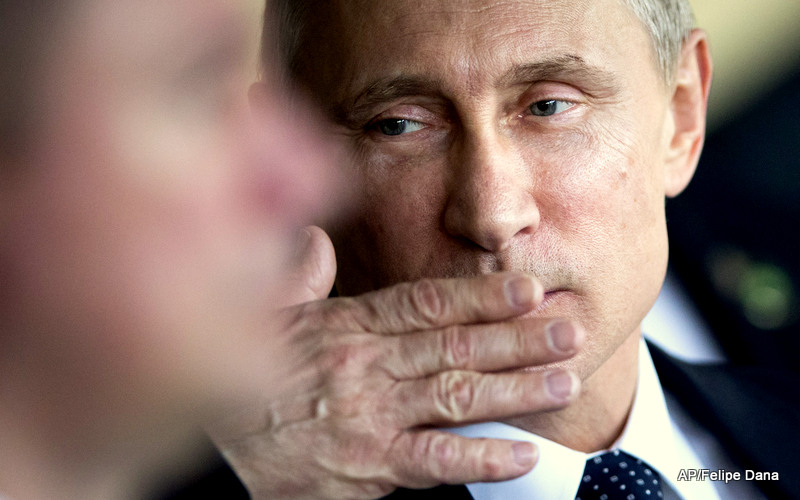 Vladimir Putin motions to blow a kiss to journalists