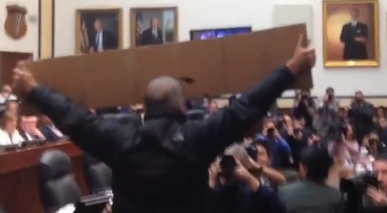 VIDEO: Protester Arrested During ISIL Hearing In Congress