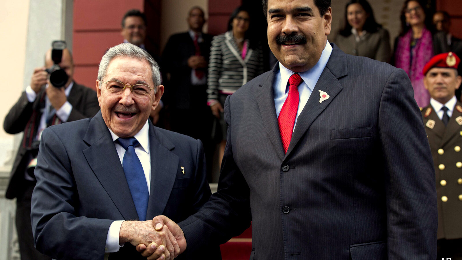 Cuba's President Raul Castro, left, shakes hands with Venezuela's President Nicolas Maduro in front of the press after arriving to Miraflores presidential palace for an emergency ALBA meeting in Caracas, Venezuela, Tuesday, March 17, 2015.
