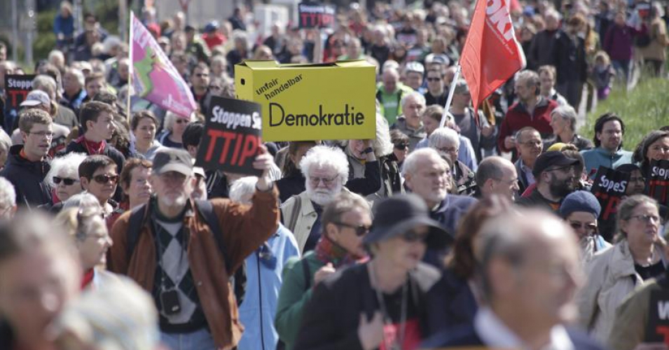 Thousands march against the planned free trade agreement TTIP between the European Union and the USA in Stuttgart, Germany on April 18, 2015. Negotiations on TTIP are due to resume in New York on Monday April 20, 2015. (EFE/EPA/Michael Latz)