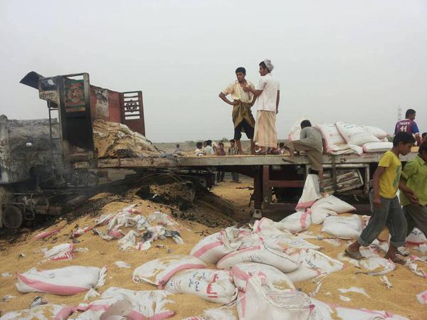 Saudi/US led air strike has targeted wheat trucks killing 4 & injuring 5. This shipment was going to Taiz, Yemen.