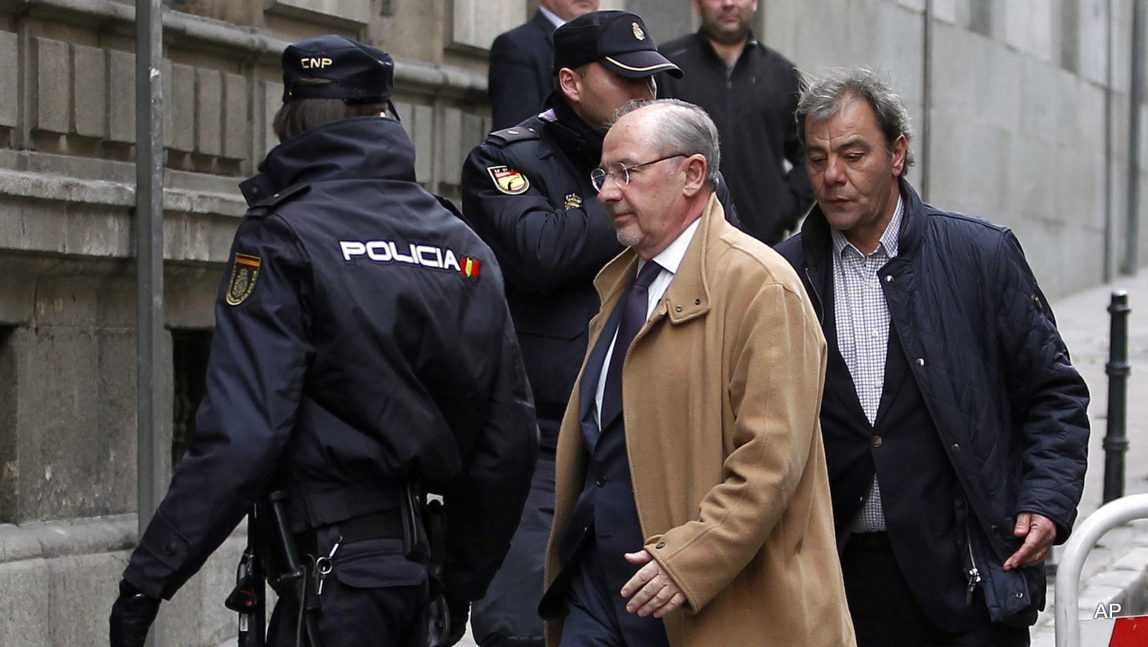 Former IMF managing director Rodrigo Rato, center, arrives at the National Court in Madrid, Spain, to answer questions over his stewardship of Spanish bank, Bankia. Former International Monetary Fund chief Rodrigo Rato was detained by police Thursday night April 16, 2015, according to media reports, after tax officials spent hours searching his apartment.
