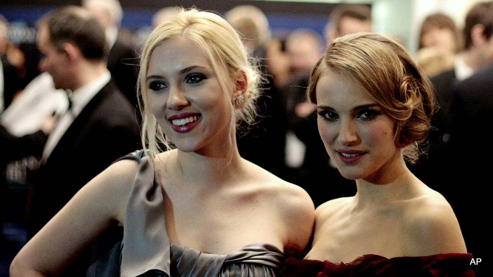 US actors Natalie Portman, right, and Scarlett Johansson attend a royal film Premiere in central London Tuesday Feb. 19, 2008.