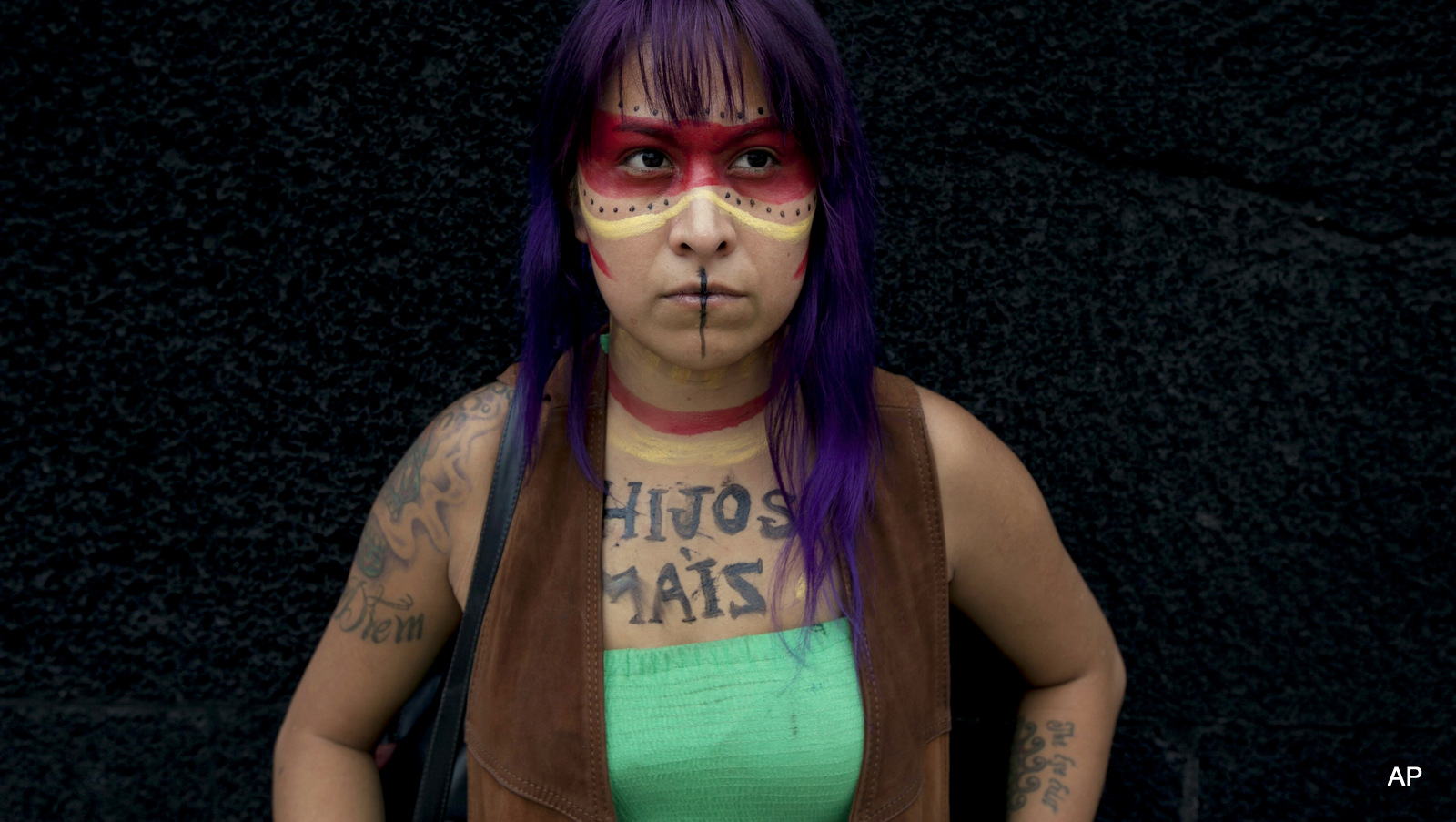 A woman with the Spanish words "Children of the corn" written on her chest