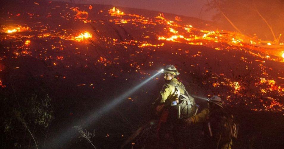 U.S. Forest Service emergency workers in Washington state cut brush as wildfires rage near residential areas. (Photo: AP)