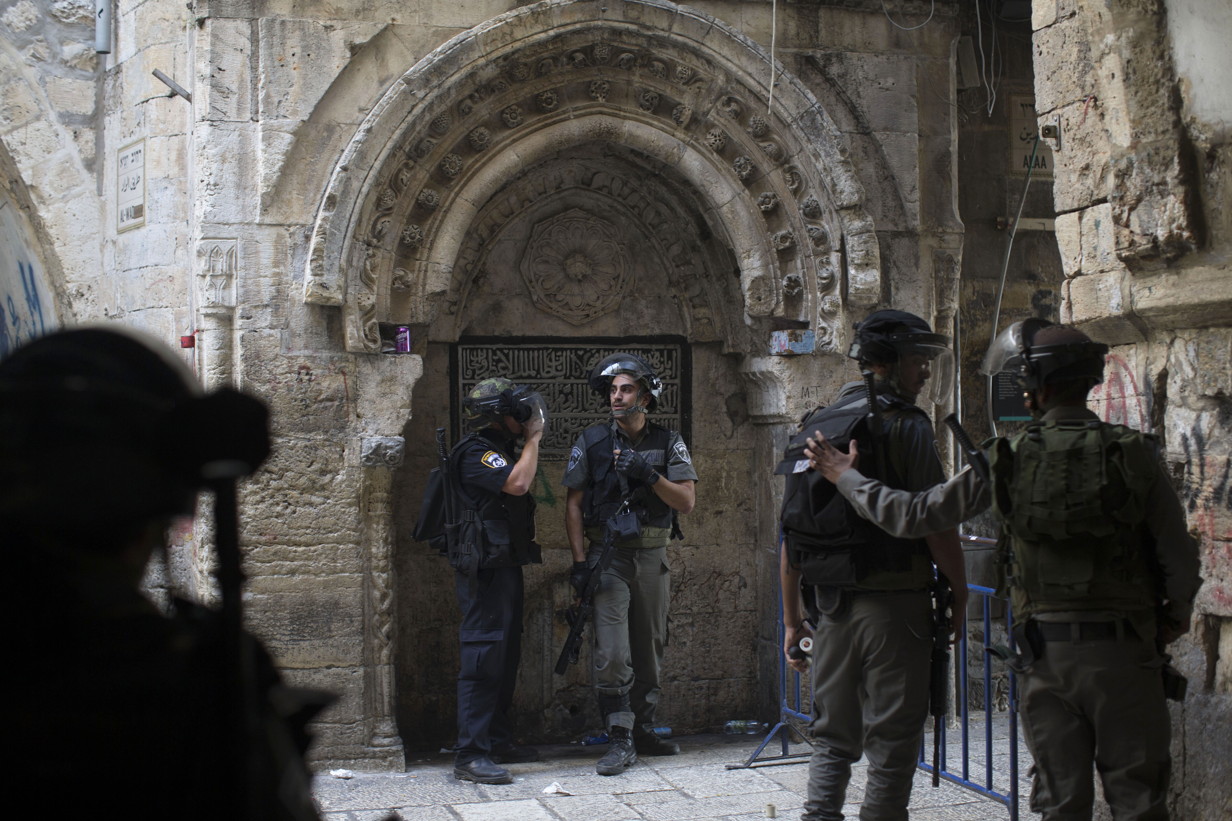 Israeli border police officers stand during clashes with Palestinian protesters in Jerusalem's old city, Tuesday, Sept. 15, 2015, in a third straight day of unrest at Jerusalem's most sensitive holy site. (AP Photo)