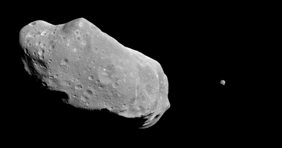 Asteroid Ida and its moon. (Photo: NASA APPEL/flickr/cc)