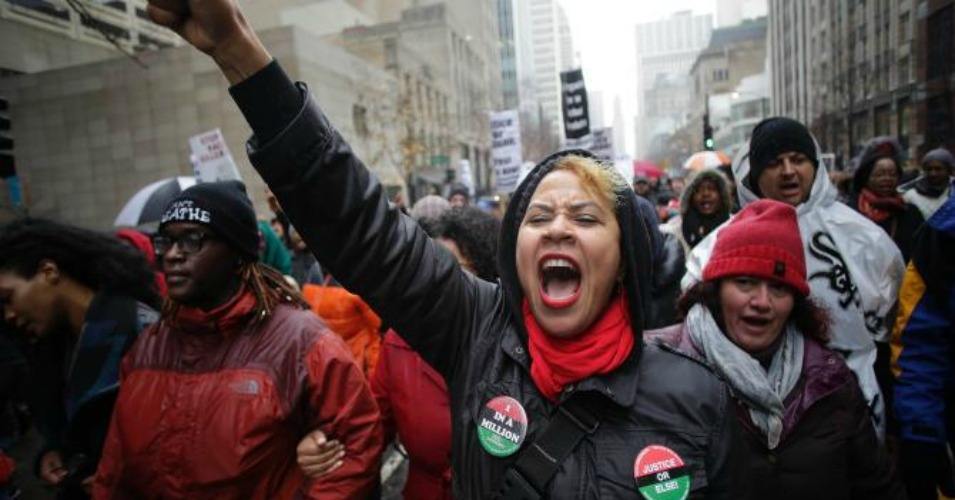 Demonstrators protest the shooting of Laquan McDonald along the Magnificent Mile in Chicago on Nov. 27, 2015. (Photo: Joshua Lott/Getty Images)