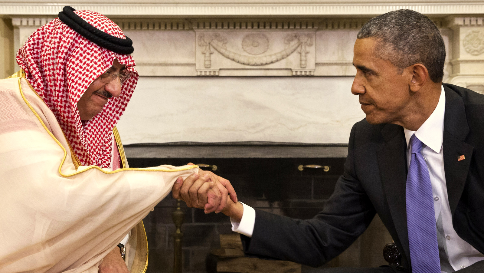President Barack Obama shakes hands with Saudi Arabia's Crown Prince Mohammed bin Nayef during their meeting in the Oval Office of the White House in Washington, Wednesday, May 13, 2015. (AP Photo/Jacquelyn Martin)