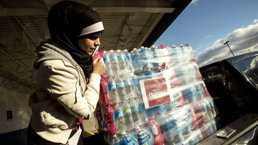Muslims Donate 30,000 Bottles Of Water To Flint, Michigan, During Water Crisis
