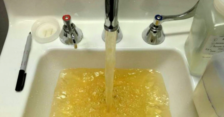 Tap water in a Flint hospital on Oct. 16, 2015. (Photo: Joyce Zhu / Flintwaterstudy.org)