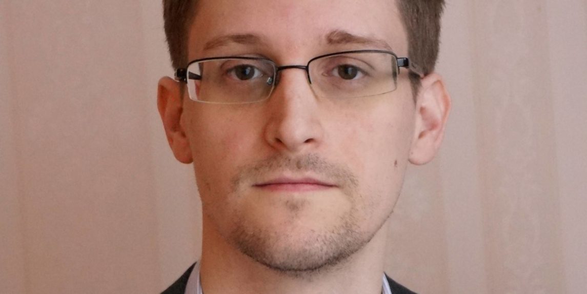 Edward Snowden Calls On The UK To Demand Cameron’s Resignation