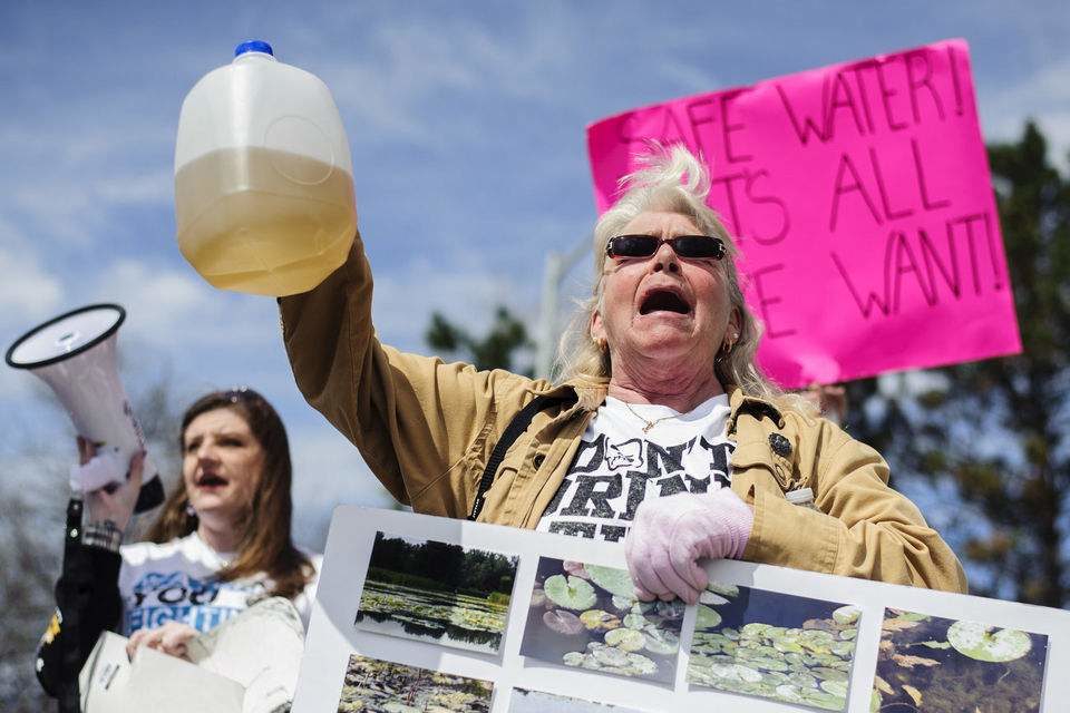 Flint Mom-Turned-Activist Describes City’s Disturbing Declining Health