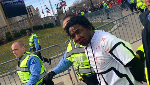 A bloodied man was dragged out of St. Louis Trump rally. | Photo: Twitter / @trymainelee