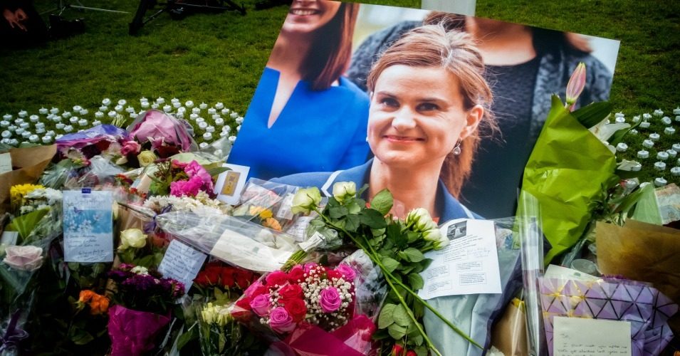 Flowers, notes, and candles fill the memorial site for Jo Cox at Parliament Square in London on 17 June 2016. (Photo: Public Domain)