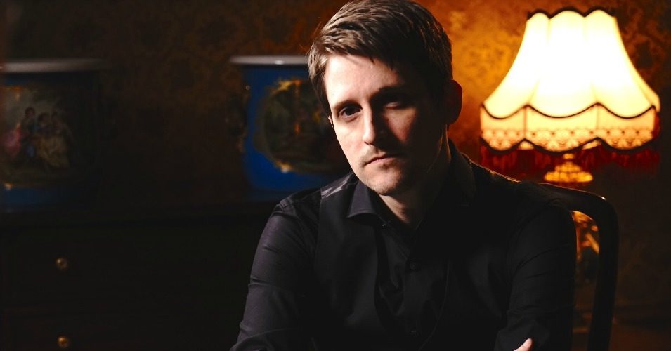 New documents, reports VICE, "call into question aspects of the US government's long-running narrative about Snowden's time at the NSA." (Photo: via VICE News)