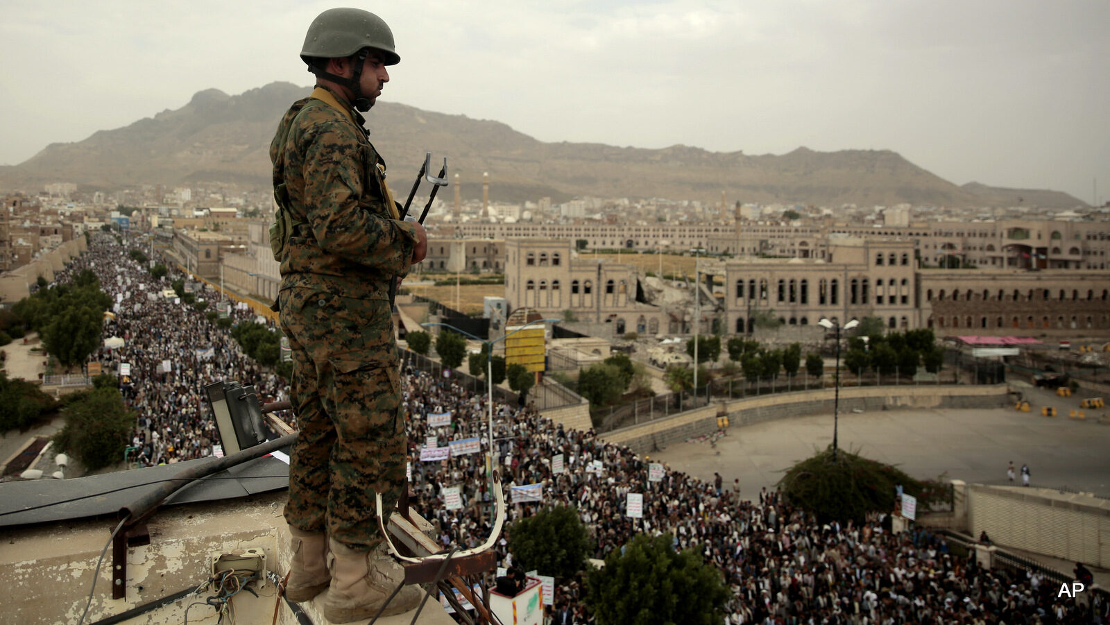 A Shiite Houthi soldier stands guard during a rally in support of the Houthi movement in Sanaa, Yemen, Monday, July 18, 2016.