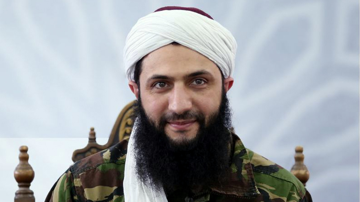 Photo non datée du chef du Front al-Nosra, Mohammed al-Jolani, publiée en ligne le jeudi 28 juillet 2016 pour annoncer un message vidéo indiquant que le groupe militant change de nom et affirme qu'il n'aura plus de liens avec Al-Qaida.