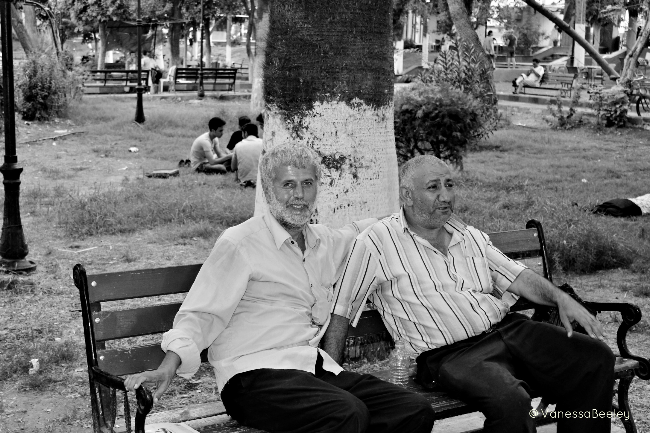 Two men enjoying a moment of respite from the war raging around them. (Photo by Vanessa Beeley)