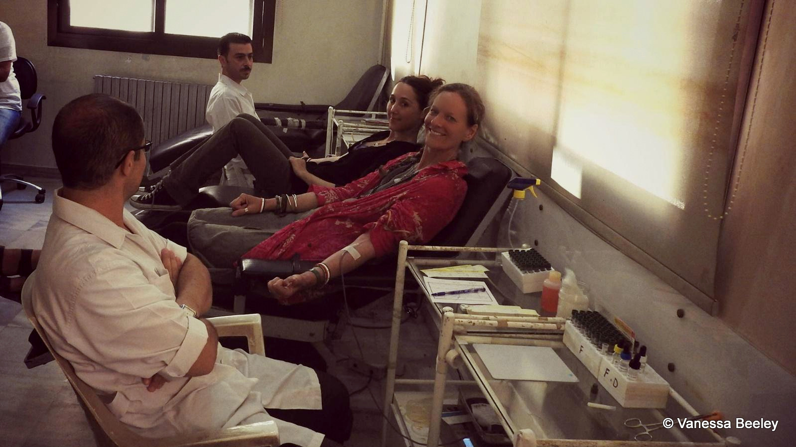 Eva Bartlett and Vanessa Beeley giving blood in Aleppo on Aug. 15, 2016. (Photo provided by Vanessa Beeley)