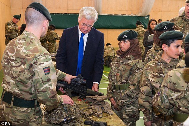 Michael Fallon at Rockwood Academy in Birmingham. | Photo: British Michael Fallon at Rockwood Academy in Birmingham. | Photo: British Ministry of DefenseMinistry of Defense