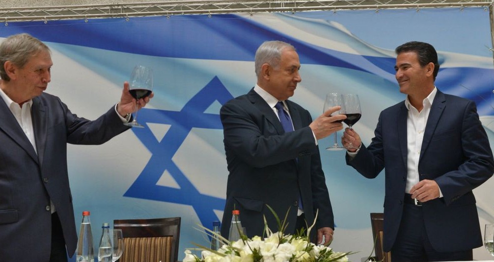  Yossi Cohen toasted by PM Netanyahu and his predecessor, Tamir Pardo. (credit: Kobi Gideon/GPO)