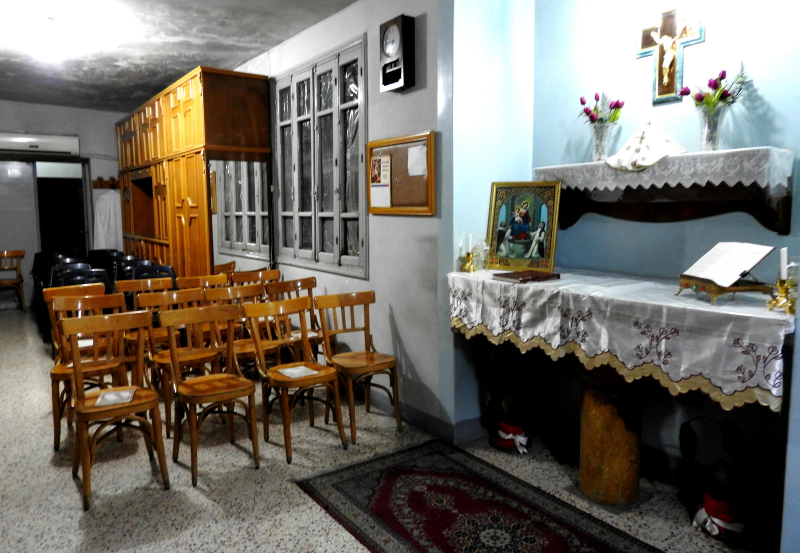 According to a representative of the Syrian Catholic Church of Aleppo, around one-third of the congregation’s 1,350 families have fled to other areas of Syria or even gone abroad, primarily seeking security and distance from the mortars and rockets of terrorist factions. Congregation members stopped worshiping in the church chapel two years ago after repeated instances of shelling. They now gather in a small interior corridor where they feel somewhat safer. Nov. 2, 2016. (Photo: Eva Bartlett)