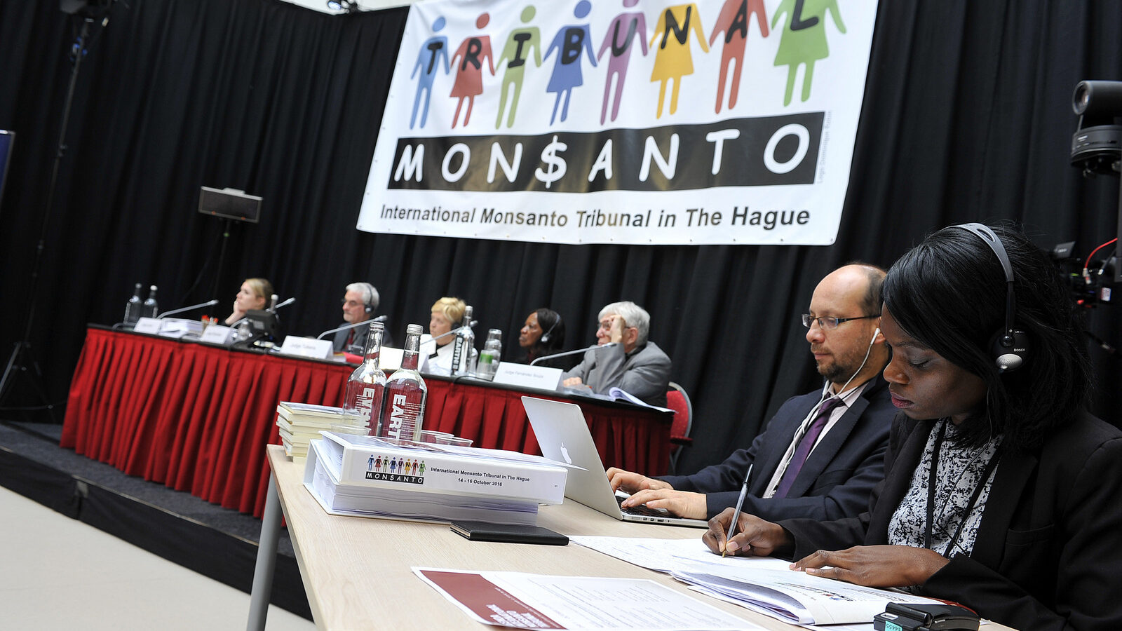 Judges, witnesses and experts gather for the first session of the People's Assembly, the hearings of the Monsanto Tribunal at the Hague in the Netherlands. (Photo: Monsanto Tribunal Follow/flickr/cc)