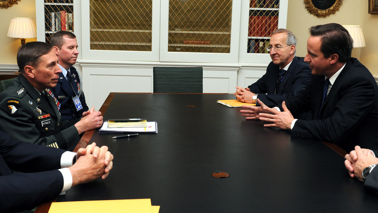 British Prime Minister David Cameron (Centre R) meets General David Petraeus (Centre L), Commander of US and NATO forces in Afghanistan in Central London, Britian, 14 October 2010. following the death of British MI6 agent Linda Norgrove during an attempted rescue mission by US Navy SEAL team 6.. (AP/Daniel Deme)