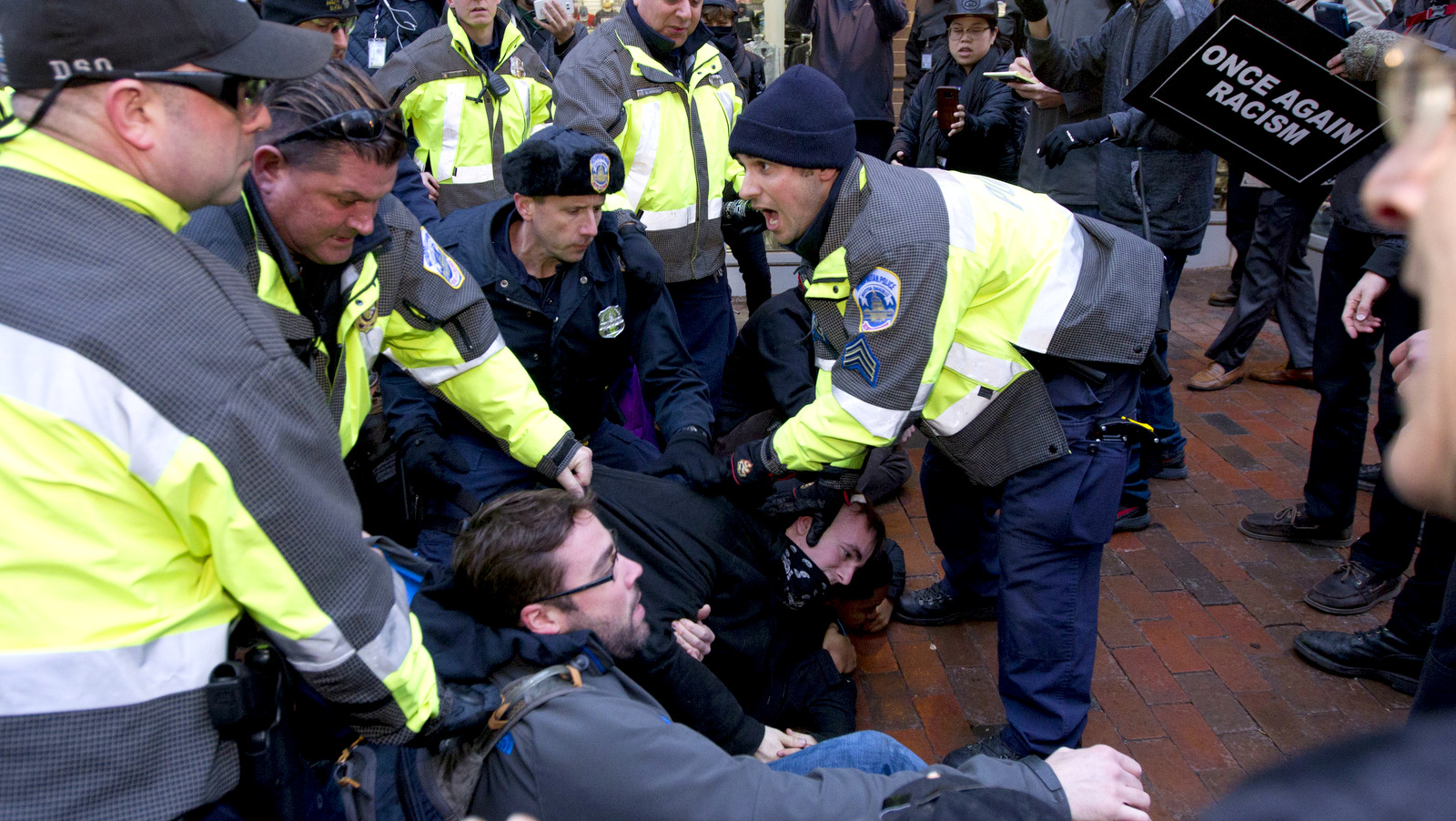 Police try to remove demonstrators from attempting to block people entering a security checkpoint, Friday, Jan. 20, 2017, ahead of President-elect Donald Trump's inauguration in Washington. ( AP/Jose Luis Magana)